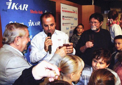 Krstu rozpávkovej knihy Jaroslava Rezníka st. Kika spáva v paprike na výstave Bibliotéka v bratislavskej Inchebe sa zúčastnilo veľa malých čitateľov. 7.11.2009 Bratislava.