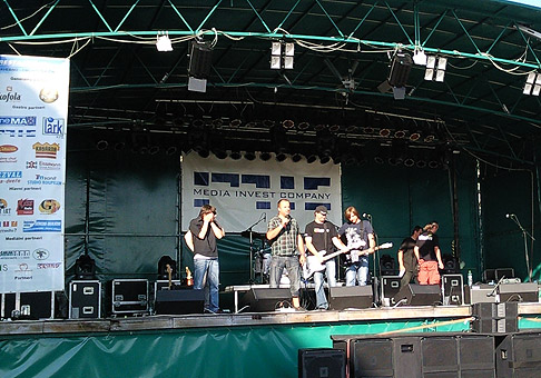 6. ročník hudobného festivalu Skalica Musicfest 2010. Na poódiu so skupinou Ready Kirken. 3.6.2010 Skalica.